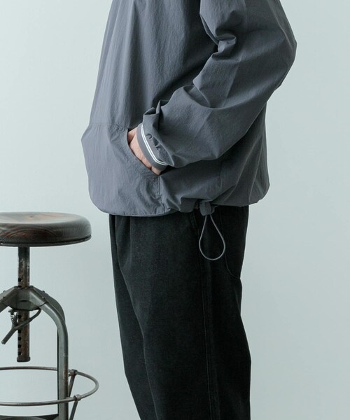 ITEMS URBANRESEARCH（アイテムズ アーバンリサーチ）の「『セットアップ対応』ナイロン ラインリブ ドロストプルオーバー（その他トップス・メンズ・BLK/CHA/NVY・M/L）」の21枚目の写真