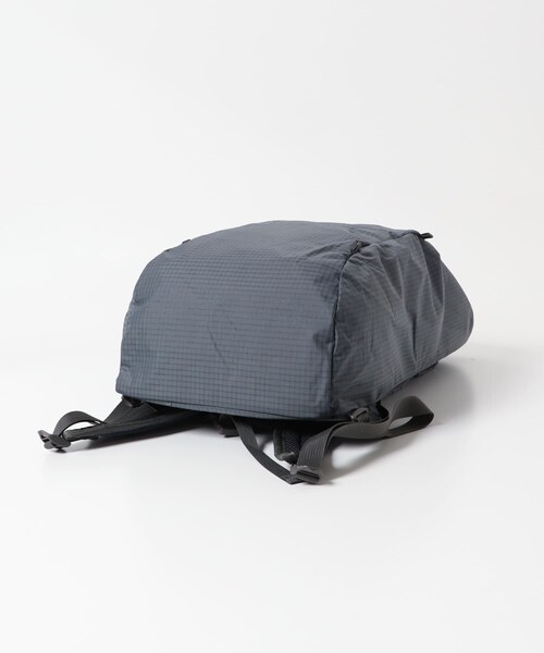 URBAN RESEARCH DOORS(アーバンリサーチドアーズ)の「GOLITE ION 18L PACK(バックパック/リュック・メンズ・BLACK OUT/CASTLEROCK・one)」の8枚目の写真