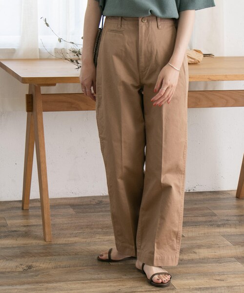 URBAN RESEARCH DOORS(アーバンリサーチドアーズ)の「FORK&SPOON チノワイドトラウザー∴(チノパンツ・レディース・BEIGE/NAVY・1/2)」の4枚目の写真