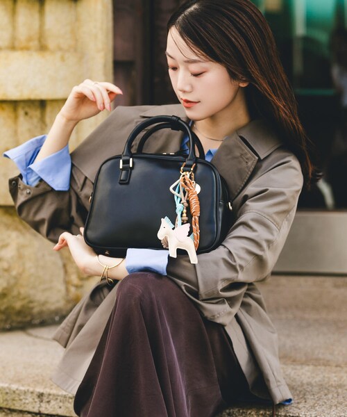 RODE SKO（ロデスコ）の「チャームセットボストンバッグ（ボストンバッグ・レディース・BROWN/BLACK/CAMEL・one）」の4枚目の写真