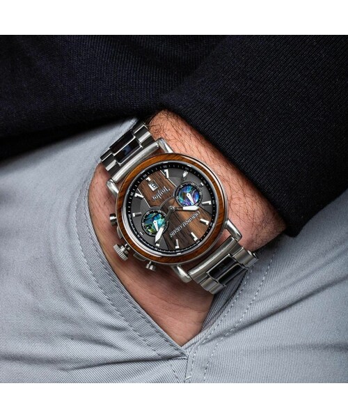 ORIGINAL GRAIN(オリジナルグレイン)の「Alterra Chronograph 44mm - ORIGINAL GRAIN × TAYLOR GUITARS (Cameroon Ebony/Stainless Steel)(アナログ腕時計・メンズ・シルバー・44mm)」の4枚目の写真