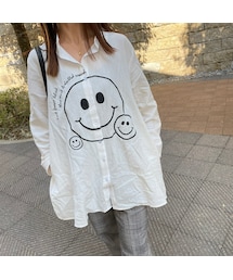 copine | 刺繍ニコちゃんオーバーサイズシャツ(ホワイト)(シャツ/ブラウス)