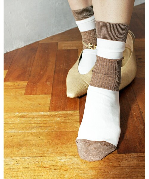 Onyva(オニヴァ)の「Onyva(オニヴァ) ラメボーダーソックス(ソックス/靴下・レディース・ホワイト・Free)」の1枚目の写真