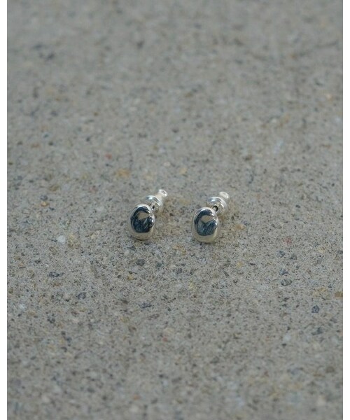 Scat(スキャット)の「"Bean" pierce (SILVER/両耳用)(ピアス(両耳用)・レディース・シルバー・縦:約8mm 横:約6.3mm 厚み約3mm)」の2枚目の写真