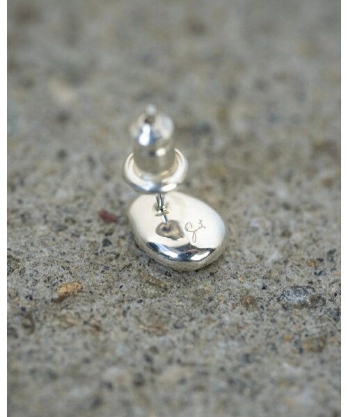 Scat(スキャット)の「"Bean" pierce (SILVER/両耳用)(ピアス(両耳用)・レディース・シルバー・縦:約8mm 横:約6.3mm 厚み約3mm)」の8枚目の写真