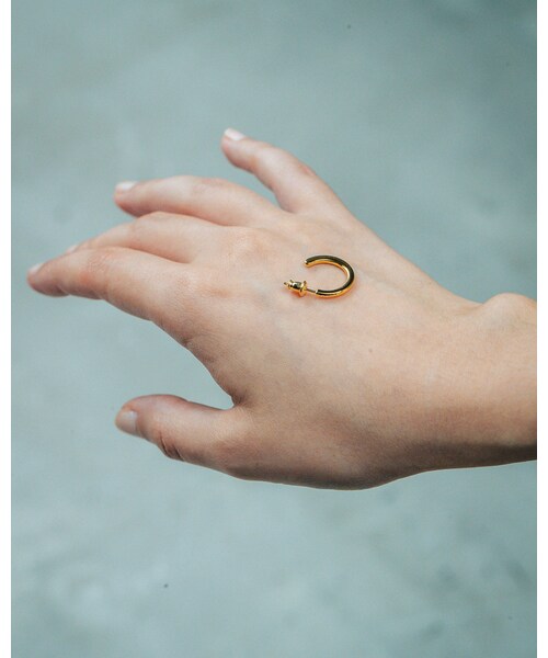 Scat（スキャット）の「"Proto" hoop pierce（GOLD/両耳用）（ピアス（両耳用）・レディース・ゴールド・内径: 約12mm 線径: ポスト付近約2.0mm・先端約2.5mm ポスト線径: 0.75mm）」の7枚目の写真