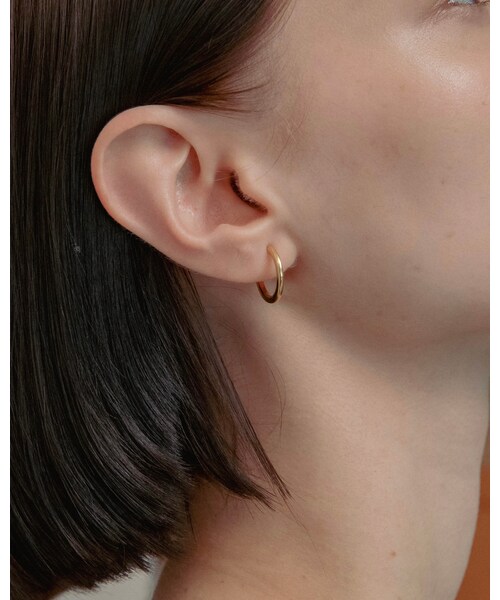 Scat（スキャット）の「"Proto" hoop pierce（GOLD/両耳用）（ピアス（両耳用）・レディース・ゴールド・内径: 約12mm 線径: ポスト付近約2.0mm・先端約2.5mm ポスト線径: 0.75mm）」の5枚目の写真