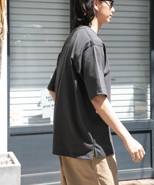 URBAN RESEARCH DOORS(アーバンリサーチドアーズ)の「FORK&SPOON Norman Rockwell Short-SleeveT-shirts(Tシャツ/カットソー・メンズ・OFF/CHARCOAL・4/5)」の19枚目の写真