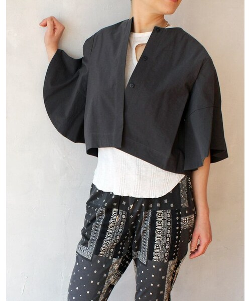 1 001（イチゼロゼロイチ）の「1 001(イチゼロゼロイチ) ベルスリーブクロップドブラウス（シャツ/ブラウス・レディース・パープル/グレー・Free）」の2枚目の写真