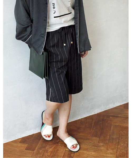 L'Ancre（アンカー）の「L'Ancre (アンカー）ピンストライプ ショーツ（その他パンツ・レディース・ホワイト/ブルー・Free）」の2枚目の写真