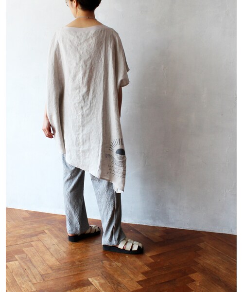 L'Ancre(アンカー)の「L'Ancre (アンカー)フレンチリネンアシンメトリーシャツTシャツ(シャツ/ブラウス・レディース・ベージュ/ブラック・Free)」の2枚目の写真