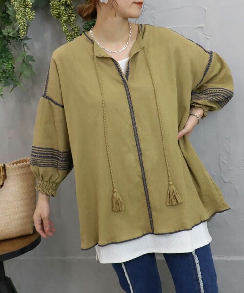 Sheson(シーズン)の「タッセル刺繍ブラウス(シャツ/ブラウス・レディース・ホワイト/ベージュ/グリーン/ブラック・F)」の3枚目の写真