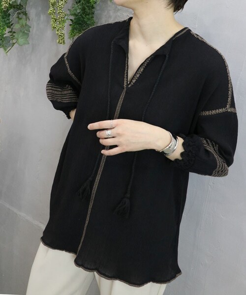 Sheson(シーズン)の「タッセル刺繍ブラウス(シャツ/ブラウス・レディース・ホワイト/ベージュ/グリーン/ブラック・F)」の2枚目の写真