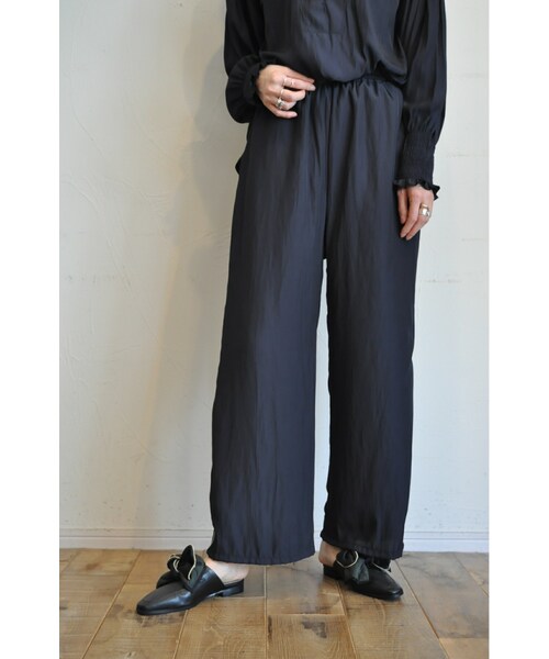 RehersalL（リハーズオール）の「ビジューラインイージーパンツ（その他パンツ・レディース・ベージュ/ブルー/ブラック・one）」の2枚目の写真