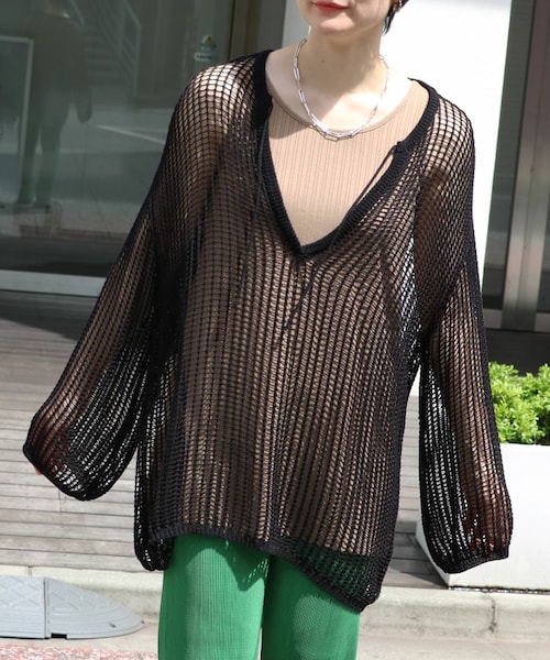 Sheson（シーズン）の「Vネックメッシュニットプルオーバー（ニット/セーター・レディース・ホワイト/ブラック・F）」の2枚目の写真