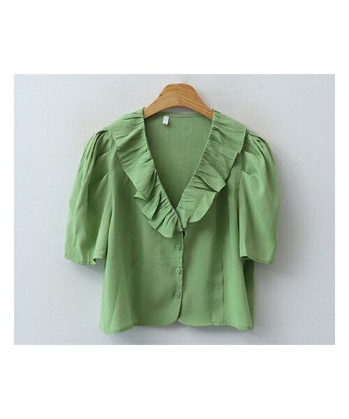 ENVYLOOK（エンビールック）の「ラッフルVネックパフ半袖クロップドブラウス（シャツ/ブラウス・レディース・화이트/옐로우/그린・FREE(44-66)）」の2枚目の写真