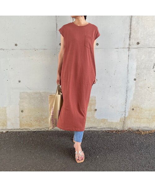 copine（コピン）の「胸元&両サイドポケット付き！シンプルTシャツワンピース(3color)（ワンピース・レディース・ホワイト/テラコッタ/モカ・M）」の3枚目の写真