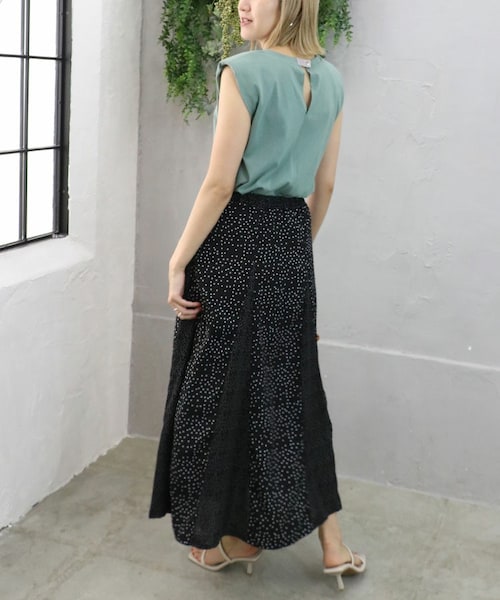 Sheson(シーズン)の「ショルダーパッドバックグログランチュニック(Tシャツ/カットソー・レディース・ホワイト/ブルー/ベージュ/ブラック・F)」の4枚目の写真