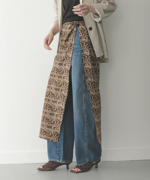 URBAN RESEARCH Sonny Label（アーバンリサーチサニーレーベル）の「大判ニュアンスプリントスカーフ（バンダナ/スカーフ・レディース・ブラック系/ブラウン系/カーキ系・Free）」の19枚目の写真