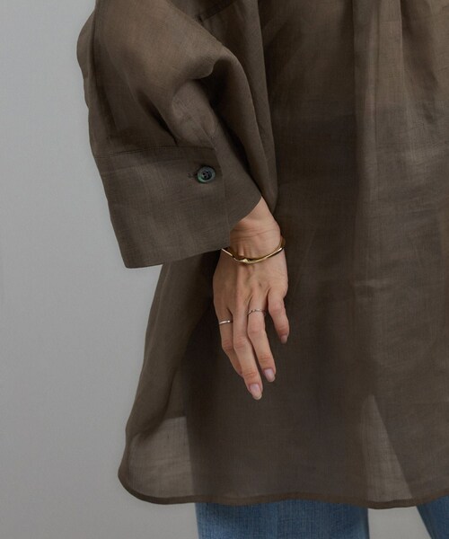 ADAM ET ROPE'（アダムエロペ）の「シアーリネンスキッパードルマンシャツ（シャツ/ブラウス・レディース・ブラック/ホワイト/ブラウン・F）」の22枚目の写真