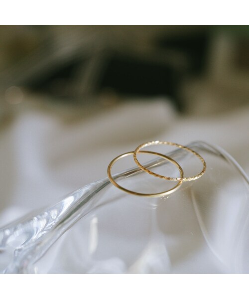 Ops.（オプス）の「18K Dantiy Skinny Stacking RIng SILPHA -シルファ-（リング・レディース・ゴールド・イエローゴールド）」の3枚目の写真