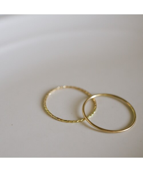 Ops.（オプス）の「18K Dantiy Skinny Stacking RIng SILPHA -シルファ-（リング・レディース・ゴールド・イエローゴールド）」の4枚目の写真