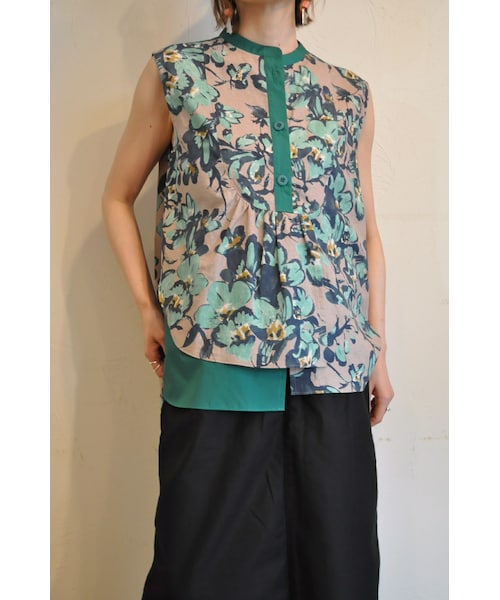 --（--）の「フラワープリントノースリーブ（タンクトップ・レディース・ブルー/グリーン・one）」の2枚目の写真