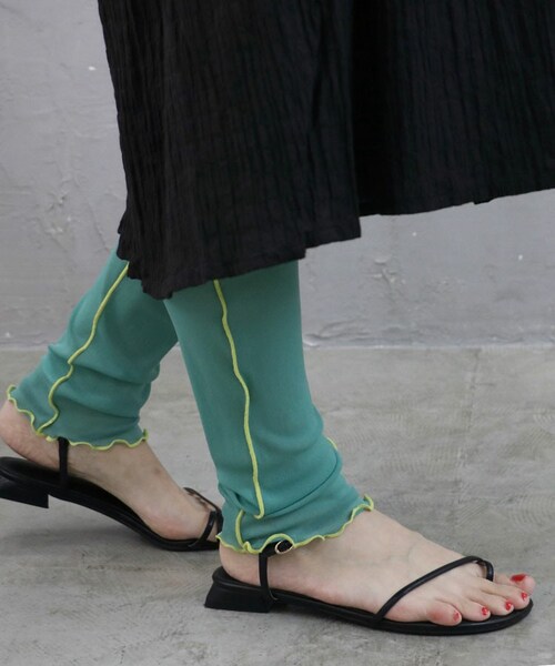 Sheson（シーズン）の「メロウシアーレギンス（レギンス/スパッツ・レディース・パープル/グリーン/ホワイト/ブラック・F）」の4枚目の写真