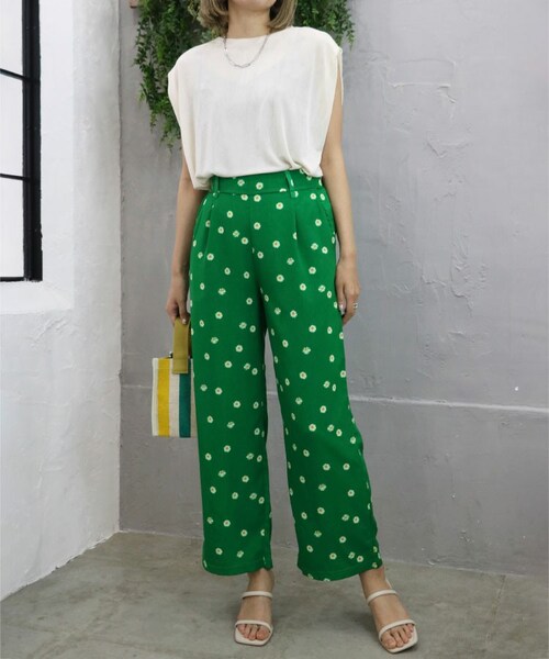 Sheson（シーズン）の「デイジーフラワーストレートパンツ（スラックス・レディース・レッド/グリーン/ブラック・F）」の3枚目の写真