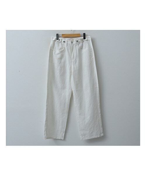 ENVYLOOK（エンビールック）の「ストラップボタンワイドストレートリネンパンツ（その他パンツ・レディース・그린/화이트/핑크/그외・FREE(44-66)）」の2枚目の写真