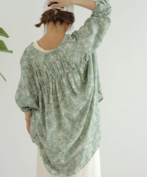 Crisp（クリスプ）の「バックギャザープリントシャツ[c1wg3023]（シャツ/ブラウス・レディース・ブラウン/グリーン・FREE）」の2枚目の写真