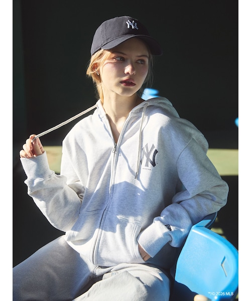 Ungrid（アングリッド）の「【MLB × New Era × Ungrid】フルジップパーカー（パーカー・レディース・アイボリー/ライトグレー/ネイビー・F）」の2枚目の写真