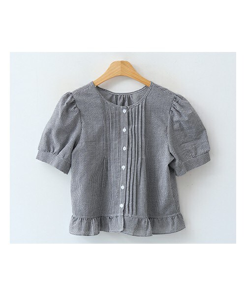 ENVYLOOK(エンビールック)の「ピンタックパフ半袖フリルヘムチェックブラウス(シャツ/ブラウス・レディース・블루/블랙・FREE(44-66) )」の2枚目の写真