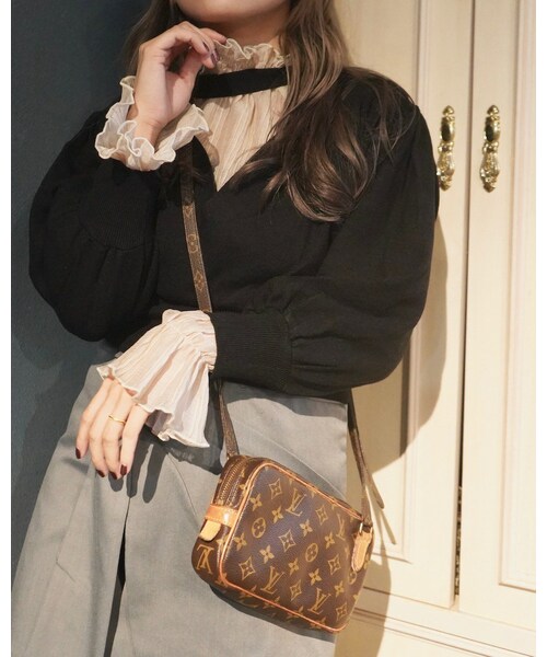 A.D.G(エーディージー)の「Choker Design Puffsleeve Knit Sweater (black)(ニット/セーター・レディース・ブラック・FREE)」の2枚目の写真