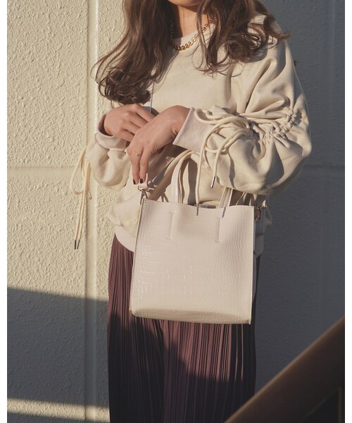 A.D.G（エーディージー）の「Ribbon Strings Sleeve Big Sweat PO (beige)（スウェット・レディース・ベージュ・FREE）」の2枚目の写真