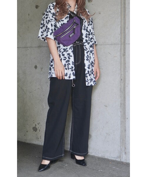 A.D.G(エーディージー)の「Black Flower Oversized Shirts (white)(タンクトップ・レディース・WHITE×BLACK・FREE)」の2枚目の写真