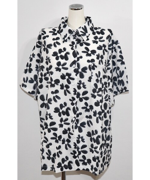 A.D.G(エーディージー)の「Black Flower Oversized Shirts (white)(タンクトップ・レディース・WHITE×BLACK・FREE)」の7枚目の写真