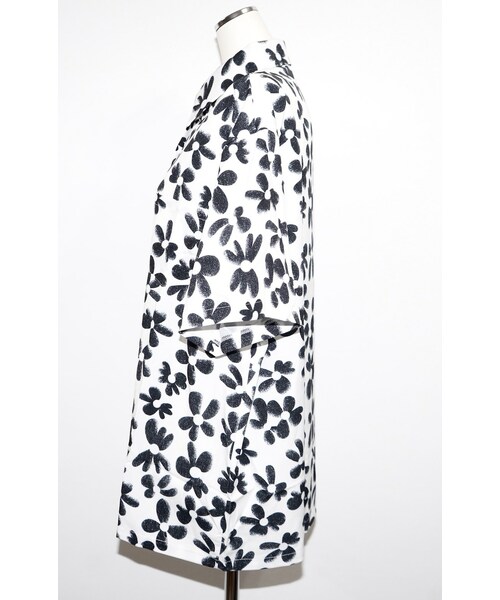 A.D.G(エーディージー)の「Black Flower Oversized Shirts (white)(タンクトップ・レディース・WHITE×BLACK・FREE)」の8枚目の写真