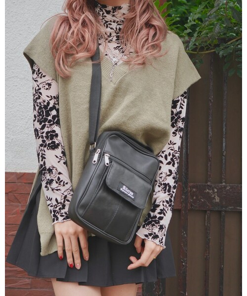 A.D.G(エーディージー)の「"A.D.G" Flap-Pocket Leather Shoulder Bag(ショルダーバッグ・レディース・ブラック・FREE)」の2枚目の写真