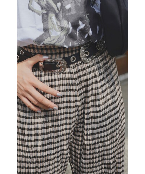 A.D.G（エーディージー）の「Emboss W-Buckle Eyelet Belt (black)（ベルト・レディース・BLACK LEATHER・FREE）」の2枚目の写真