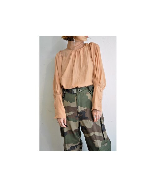 --（--）の「ハイネックブラウス（シャツ/ブラウス・レディース・ブルー/ベージュ/ピンク/レッド・one）」の3枚目の写真