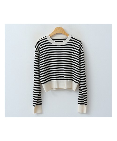 ENVYLOOK（エンビールック）の「クロップドシンプルボーダーニット（ニット/セーター・レディース・그린/블랙/옐로우/베이지・FREE(44-66)）」の2枚目の写真