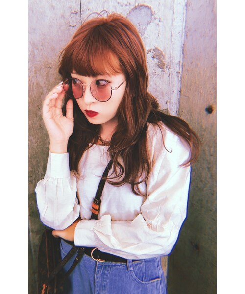 A.D.G(エーディージー)の「Asymme-Frame Tint Sunglass (purple lens-Gold frame)(サングラス・レディース・パープル・FREE)」の1枚目の写真