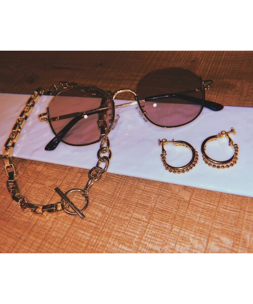 A.D.G(エーディージー)の「Asymme-Frame Tint Sunglass (purple lens-Gold frame)(サングラス・レディース・パープル・FREE)」の2枚目の写真