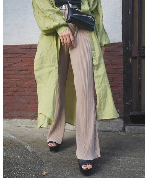 A.D.G(エーディージー)の「Pleats Flare Easy Pants (light beige)(その他パンツ・レディース・ベージュ・FREE)」の3枚目の写真