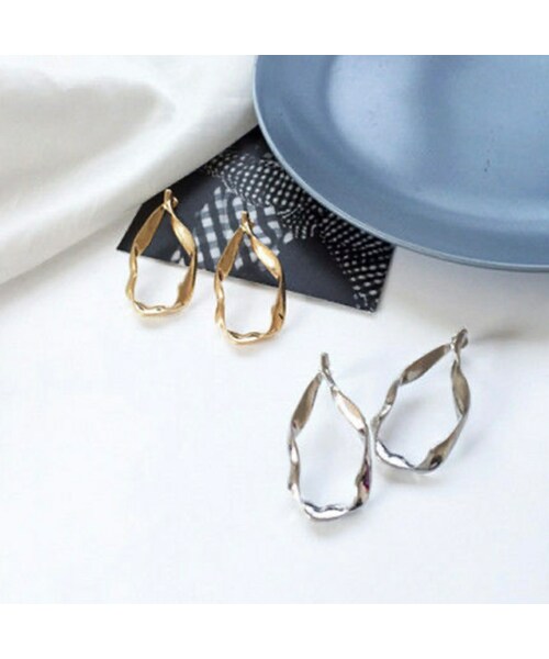 copine（コピン）の「変形リングピアス(2color)（ピアス（両耳用）・レディース・シルバー/ゴールド・F）」の2枚目の写真