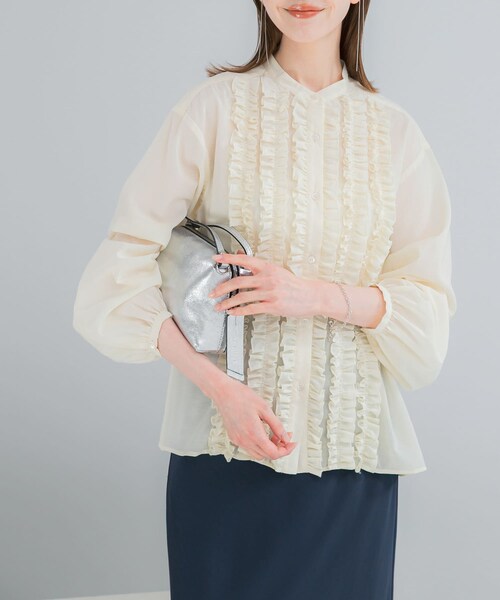 URBAN RESEARCH ROSSO（アーバンリサーチロッソ）の「フロントフリルデザインブラウス（シャツ/ブラウス・レディース・SAX/LEMON/BLACK・Free）」の4枚目の写真