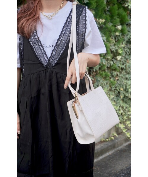 A.D.G（エーディージー）の「Crocodile Touch Square Shoulder Bag  (white)（ショルダーバッグ・レディース・ホワイト・FREE）」の2枚目の写真