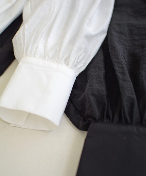 Marient（マリエント）の「シアースリーブギャザーBL（シャツ/ブラウス・レディース・ホワイト/ブラック・FREE）」の4枚目の写真
