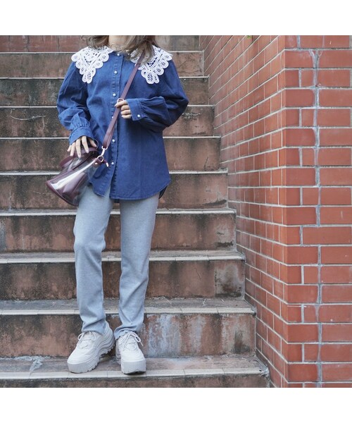 A.D.G(エーディージー)の「Big Lace Collar Denim Blouse(シャツ/ブラウス・レディース・ブルー・FREE)」の5枚目の写真